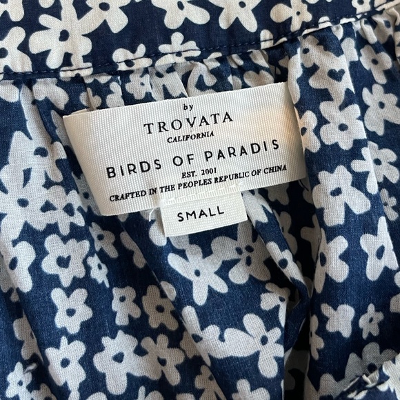 By Trivotta Birds of paradise blouse navy blue and white flower print size Small - Picture 5 of 5
